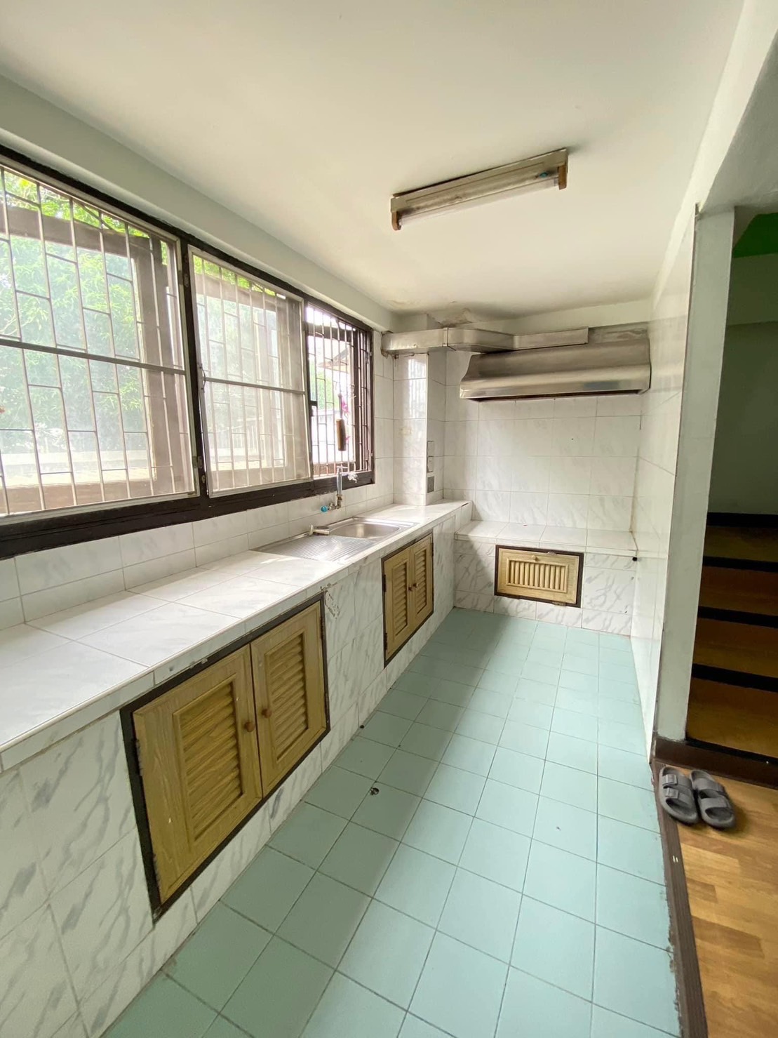 รหัสทรัพย์ R2927 ให้เช่า อาคารพาณิชย์ 2คูหา 4.5 ชั้น ตีทะลุกัน ย่านพระราม 3 ยานนาวา