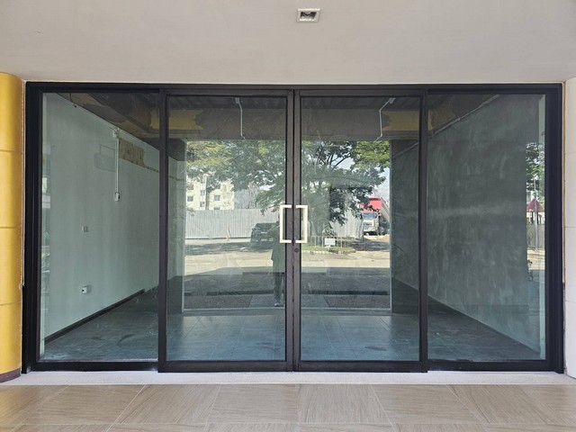 ให้เช่าพื้นที่ร้านค้า หรือ สำนักงาน 57 ตรม. ชั้น 1 โครงการมาร์เช่รามคำแหง 53 ใกล้ทาวน์อินทาวน์ เลียบด่วน *** ฟรีค่าเช่าเดือนแรก