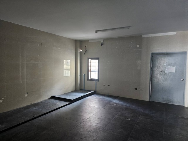 ให้เช่าพื้นที่ร้านค้า หรือ สำนักงาน 57 ตรม. ชั้น 1 โครงการมาร์เช่รามคำแหง 53 ใกล้ทาวน์อินทาวน์ เลียบด่วน *** ฟรีค่าเช่าเดือนแรก