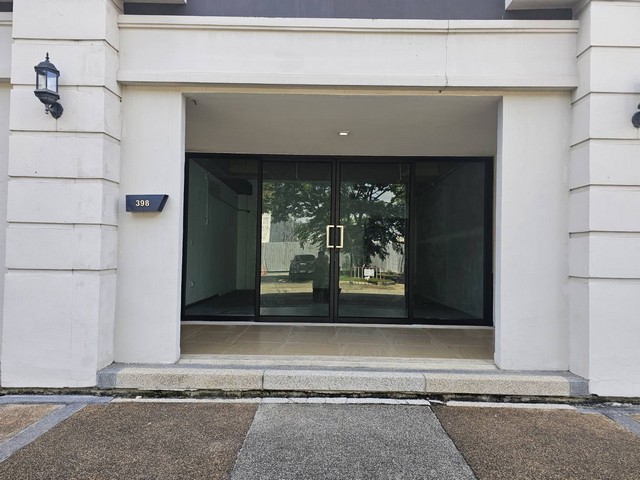 ให้เช่าพื้นที่ร้านค้า หรือ สำนักงาน 57 ตรม. ชั้น 1 โครงการมาร์เช่รามคำแหง 53 ใกล้ทาวน์อินทาวน์ เลียบด่วน *** ฟรีค่าเช่าเดือนแรก