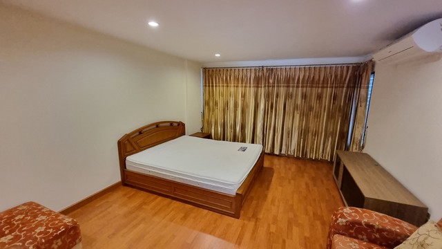 ให้เช่า ทาวน์โอม4ชั้น ริมถนน บ้านกล้วย-ไทรน้อย  บางบัวทอง ทำโฮมออฟฟิตได้   23,500บาท