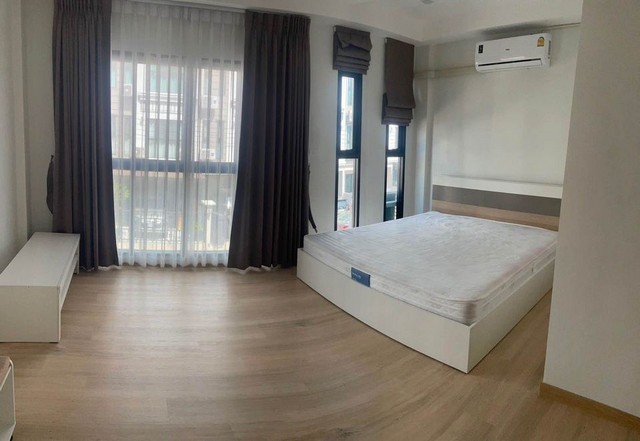 ให้เช่าทาวโฮม ไกล้ตลาด วงศ์กรโครงการอิเธอร์นิตี้ ทาวน์ พริมโรส วัชรพล  3 ชั้นย่านวัชรพล ติดถนนสุขาภิบาล 5 สายไหม