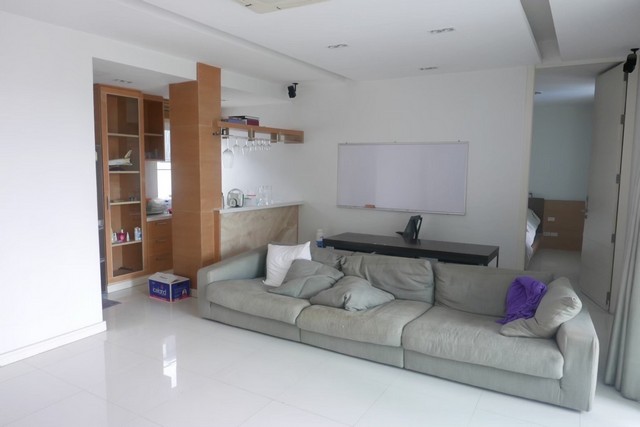 ขายบ้านเดี่ยว 3 ชั้น หมู่บ้านปรีชา เนื้อที่ 300 ตรว. 7 ห้องนอน 8ห้องน้ำ มีสระว่ายน้ำ ห้องซาวน์หน้า