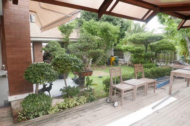 ขายบ้านเดี่ยว 3 ชั้น หมู่บ้านปรีชา เนื้อที่ 300 ตรว. 7 ห้องนอน 8ห้องน้ำ มีสระว่ายน้ำ ห้องซาวน์หน้า