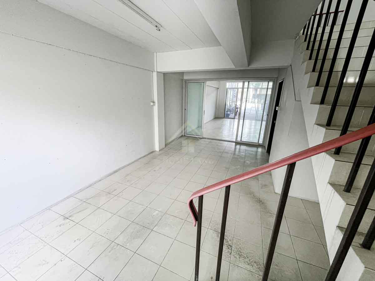 อาคารพาณิชย์ 3.5 ชั้น  บางกร่าง 63  ติดถนนใหญ่          