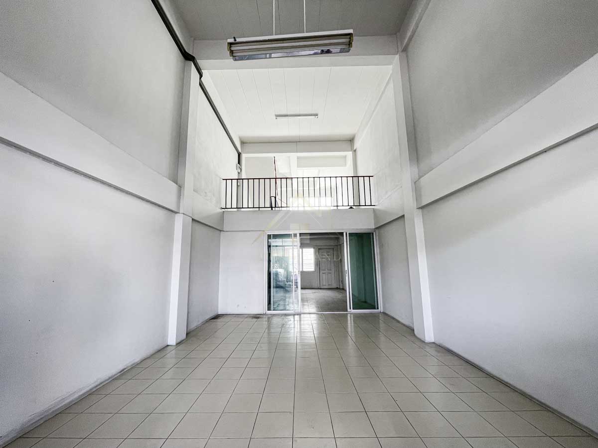 อาคารพาณิชย์ 3.5 ชั้น  บางกร่าง 63  ติดถนนใหญ่          