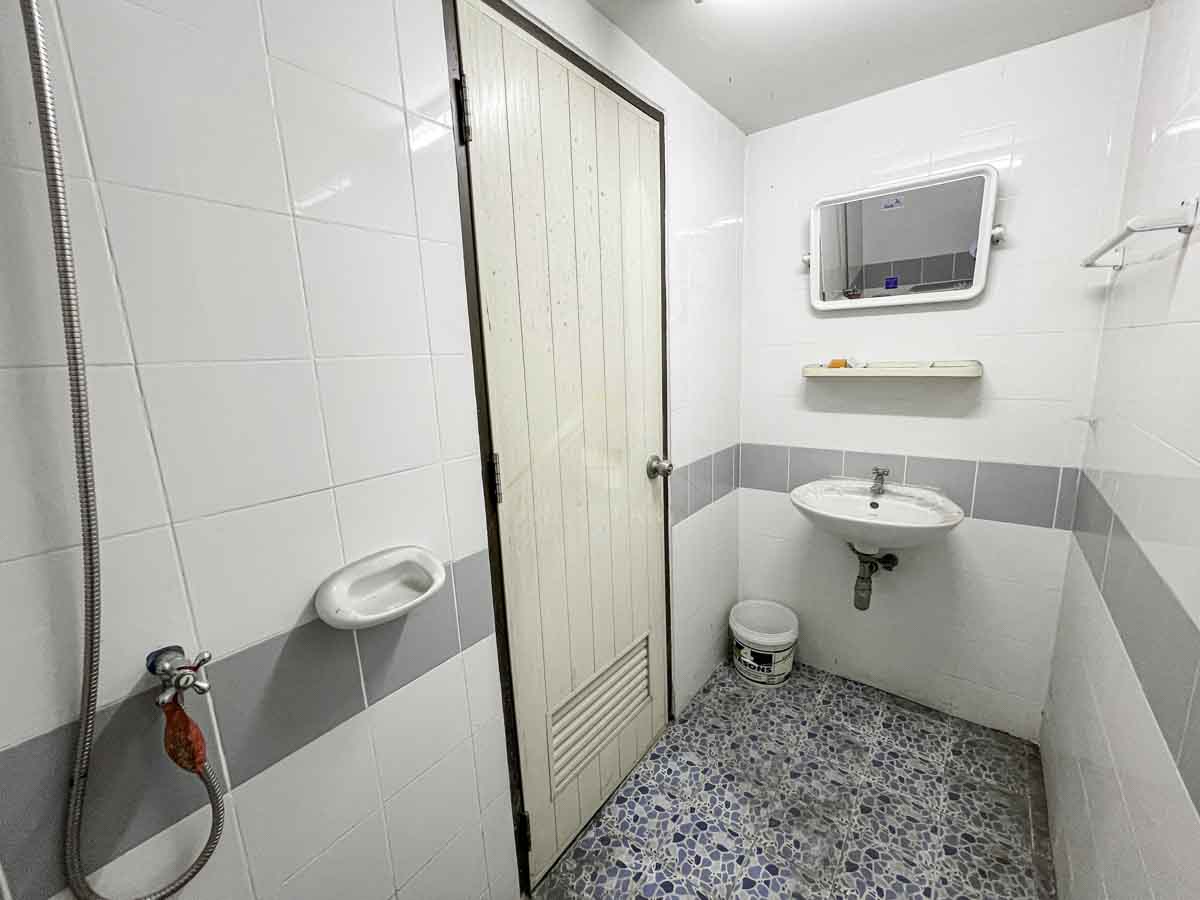 อาคารพาณิชย์ 3.5 ชั้น  บางกร่าง 63  ติดถนนใหญ่          