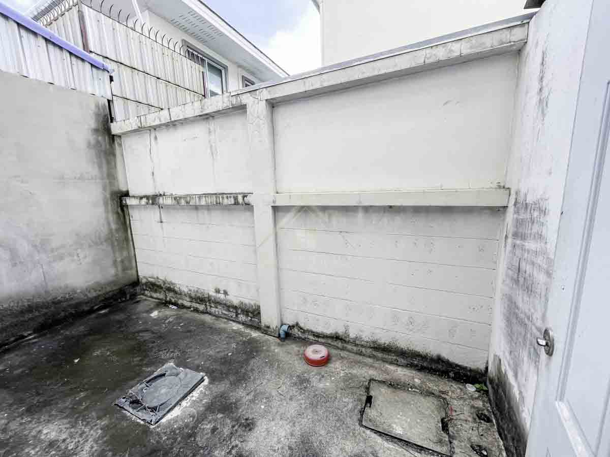 อาคารพาณิชย์ 3.5 ชั้น  บางกร่าง 63  ติดถนนใหญ่          