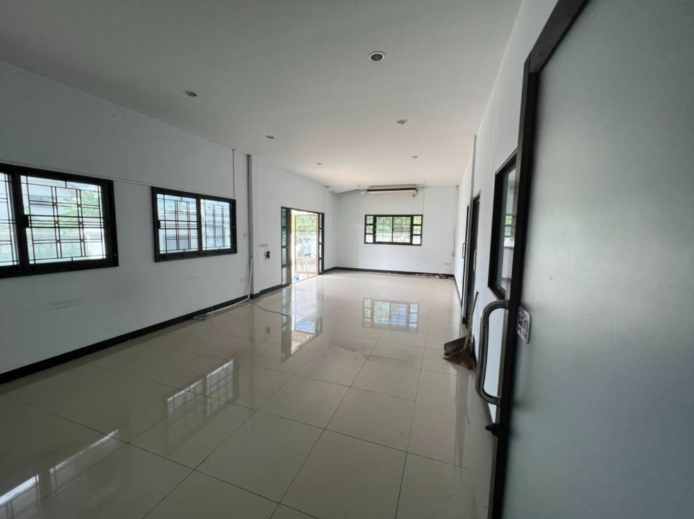 ให้เช่าโกดังพร้อมสำนักงานออฟฟิศ เนื้อที่ 1 ไร่ 50 ตารางวา  อ.บางบัวทอง จ.นนทบุรี