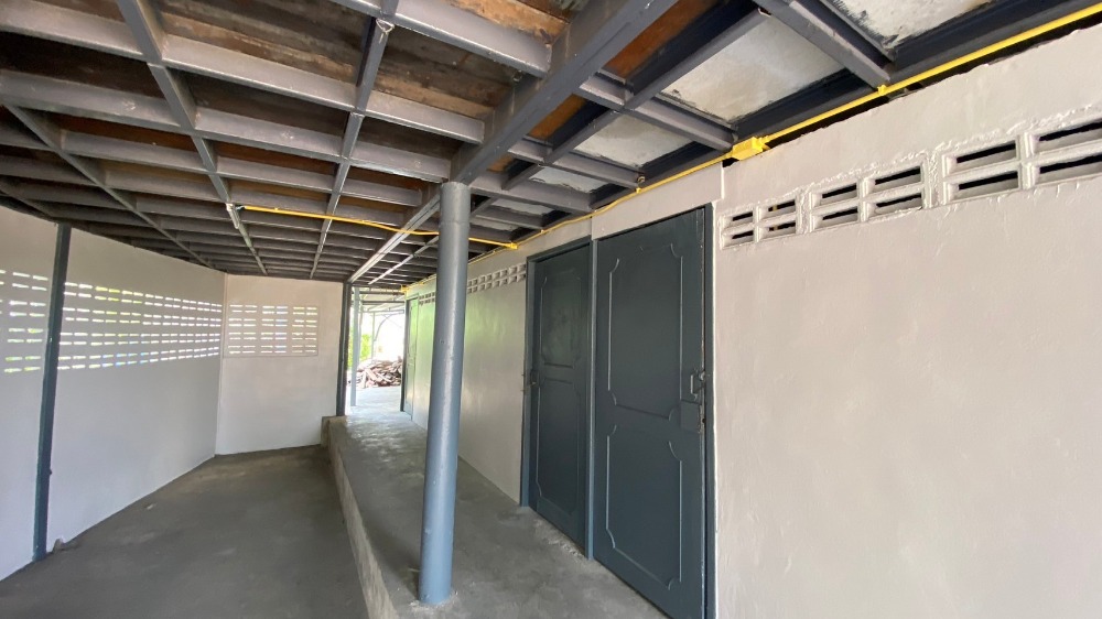 ให้เช่าโกดังพร้อมสำนักงาน เนื้อที่ 1 ไร่ 3 งาน  ต.บึง อ.ศรีราชา ถ.คู่ขนานมอเตอร์เวย์7 (ขาเข้า กทม.)  