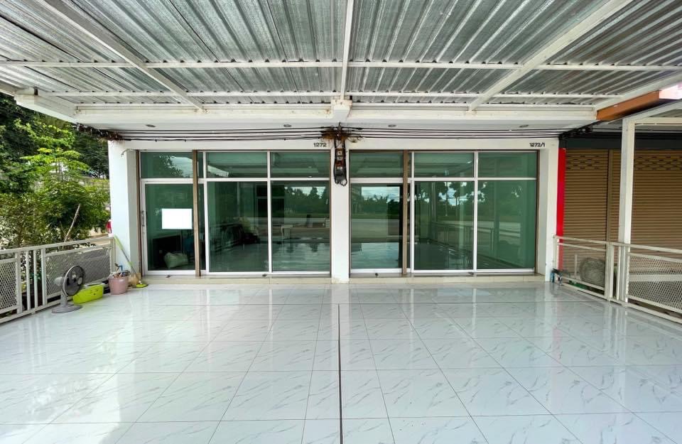 ขายอาคารพาณิชย์ 2 คูหา 3 ชั้น ทำเลดี ติดถนน  นครราชสีมา(เจ้าของขายเอง)