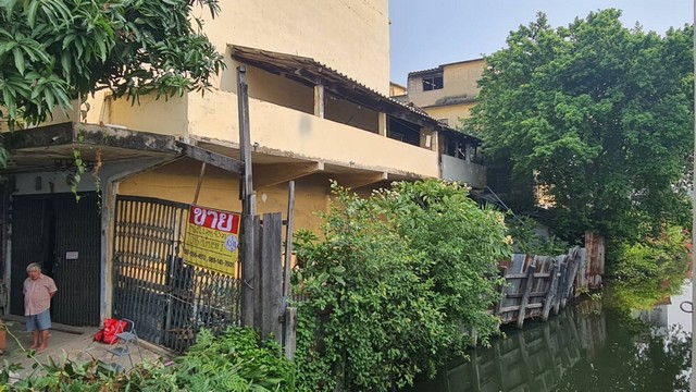 ขายด่วนราคาถูก อาคารพานิชย์ 2 คูหา ติดถนนใหญ่ประชาอุทิศ ติดกับโรงเรียนราษฎร์บูรณะ  ทุ่งครุ กรุงเทพฯ  ZTK00016