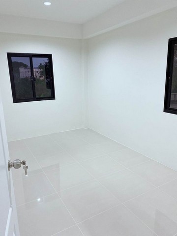 ขายบ้านเดี่ยวสร้างใหม่ 3 ชั้น หมู่บ้านติดทะเลสาบ สวนนวมินทร์ภิรมย์ ใกล้เดอะมอลล์บางกะปิ ย่าน นวมินทร์24 บึงกุ่ม เขตบางกะปิ