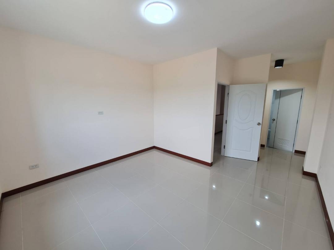 ให้เช่าโกดังพร้อมออฟฟิศ 708 ตร.ม.ย่านบางใหญ่ นนทบุรี พร้อมบ้านพักอาศัย