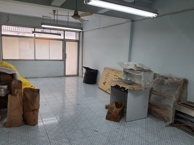   ให้เช่าอาคารพาณิชย์ 5 ชั้นครึ่ง 2 คูหา 32.4 ตร.ม. ซอยทินกร แขวงดินแดง เขตดินแดง กทม.