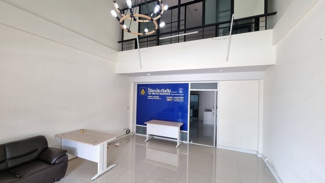 ให้เช่า ทาวน์โอม4ชั้น ริมถนน บ้านกล้วย-ไทรน้อย  บางบัวทอง ทำโฮมออฟฟิตได้   23,500บาท