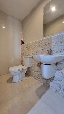 ให้เช่า ทาวน์โอม4ชั้น ริมถนน บ้านกล้วย-ไทรน้อย  บางบัวทอง ทำโฮมออฟฟิตได้   23,500บาท