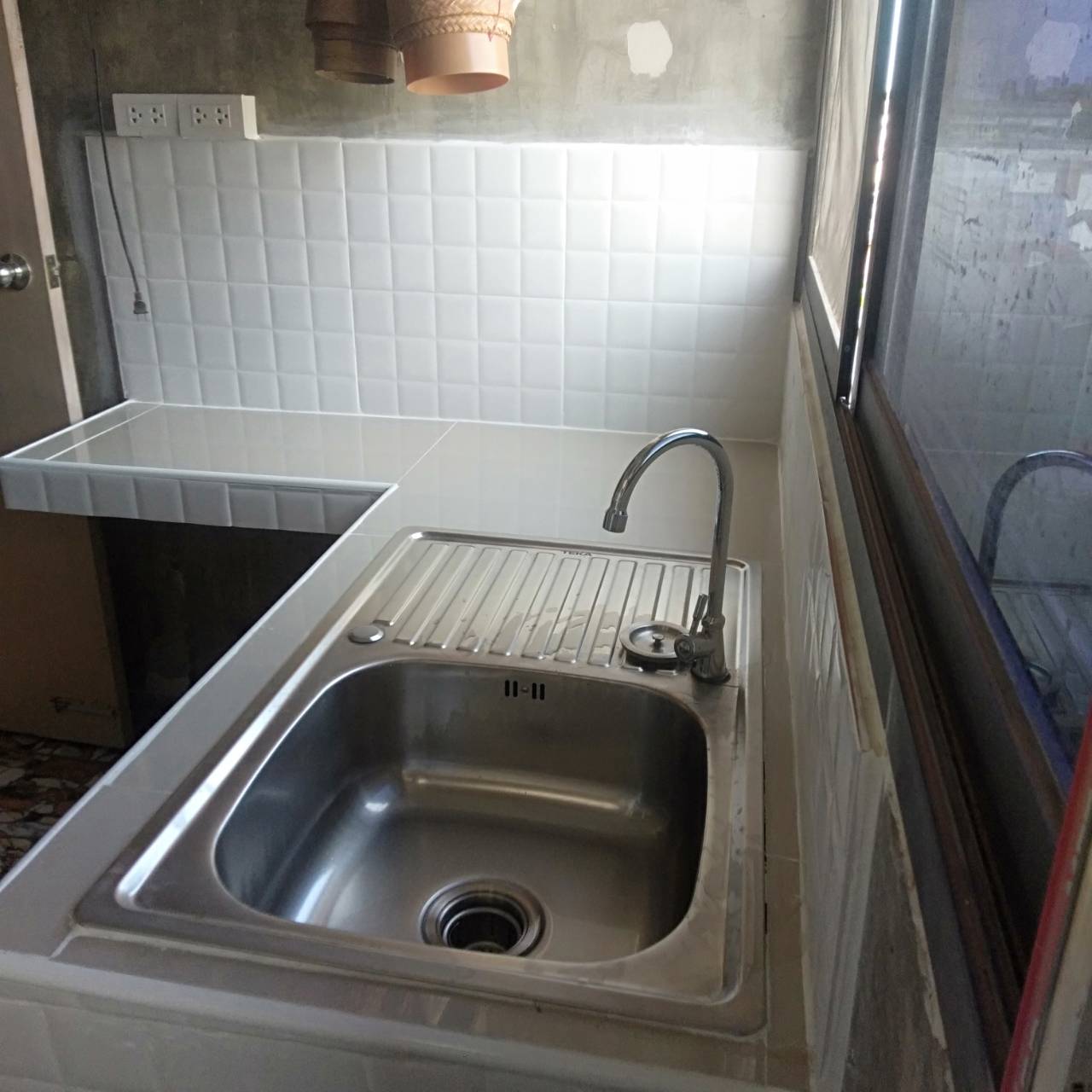 รับงานต่อเติมบ้าน และงานอื่นๆ งานเล็กงานน้อย-งานมาก ไปหมดครับ ราคาย่อมเยาว์ต่อรองกันได้ครับๆ..