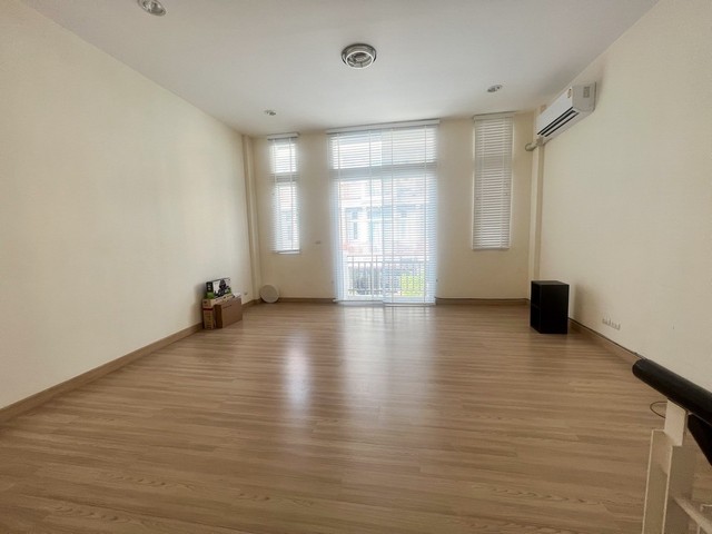 ขาย โฮมออฟฟิศ 3 ชั้น พรีเมี่ยมเพลส เอกมัย-รามอินทรา ถนนสุคนธสวัสดิ์