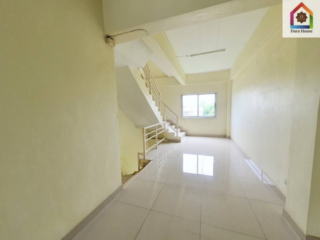 อาคารพาณิชย์ อาคารพาณิชย์ เดอะไอยรา ตลาดไท ถนนพหลโยธิน อำเภอคลองหลวง จ.ปทุมธานี 20 SQ.WA 3 นอน 3 น้ำ 4690000 บาท ใกล้กับ วัดธรรมกาย น่าอยู่ จอดรถได้ 4-5 คัน