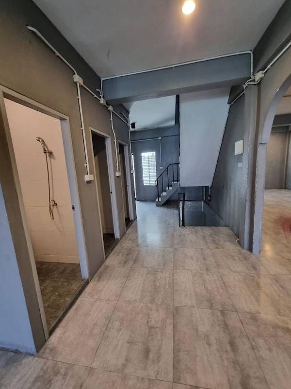 ให้เช่า อาคารพาณิชย์ 2 คูหา 3 ชั้น ดอนเมือง ซ.วิภาวดี 33 ตรงข้ามฐานทัพอากาศ 4 ห้องนอน 6 ห้องน้ำ 128 ตารางเมตร เช่า 35,000 บาท