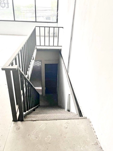 ให้เช่า3ชั้น BTS วัดพระศรี อาคารพาณิชย์ 3คูหา ถูกที่สุดใน3โลก รามอินทราต้นๆ วิวดี ติดถนน 55ตรว. 420 ตรม. 3นอน 3น้ำ