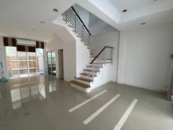 ให้เช่าทาวน์โฮม3 ชั้น โรยัลโมนาโค ศรีนครินทร์ ใกล้ธัญญาปาร์ค ซีคอนสแควร์