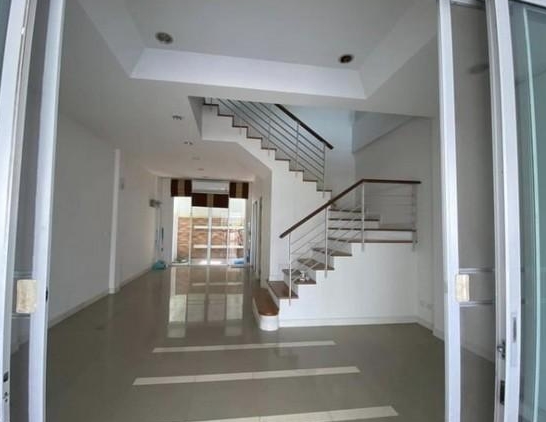 ให้เช่าทาวน์โฮม3 ชั้น โรยัลโมนาโค ศรีนครินทร์ ใกล้ธัญญาปาร์ค ซีคอนสแควร์