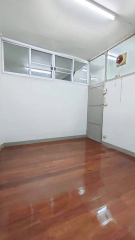 ให้เช่าอาคารพาณิชย์ 3 ชั้น เช่าตึกรีโนเวทใหม่ ทำเลประชาสงเคราะห์26ดินแดง