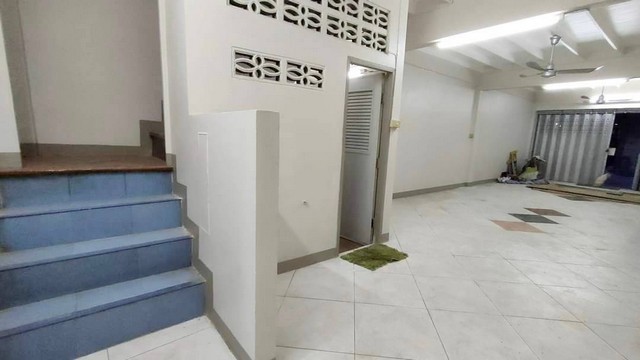 ให้เช่าอาคารพาณิชย์ 3 ชั้น เช่าตึกรีโนเวทใหม่ ทำเลประชาสงเคราะห์26ดินแดง