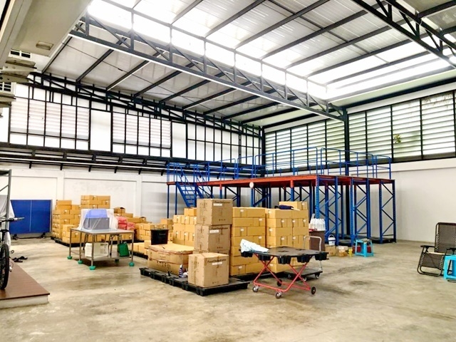 MRT ศรีอุดม โฮมออฟฟิศ 3 ชั้นใกล้รถไฟฟ้าสายสีเหลือง  พร้อมโกดัง Style Modern 168ตรว. 1,100ตรม. 5นอน 8น้ำ 3จอดรถ 3แอร์