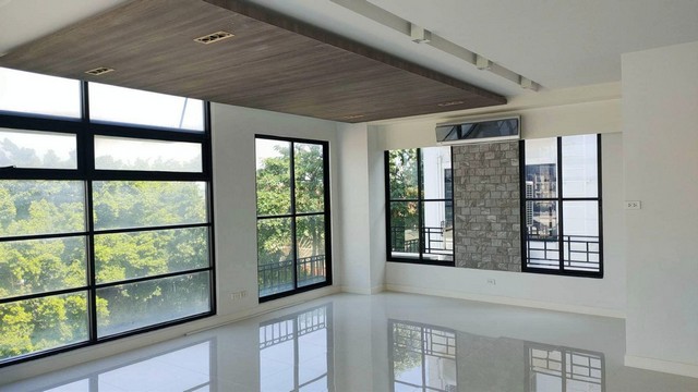 ขายด่วนโฮมออฟฟิศ 4 ชั้น 94.5 ตร.วา บ้านกลางกรุง Office Park ลาดพร้าว 7 นาคนิวาส ซอย 4 ใกล้เลียบด่วน ใกล้รถไฟฟ้า 