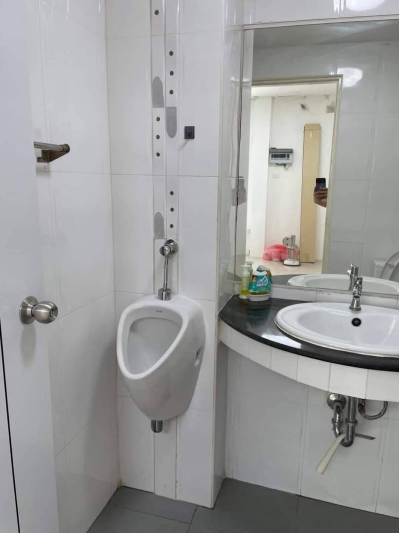 ให้เช่าโฮมออฟฟิศ 3 ชั้น เลียบทางด่วนรามอินทรา โครงการ มารีน่าโฮม คลองลำเจียก 29 มี3 ห้อง 2 ห้องน้ำ  พื้นที่ 160 ตรม. จอดรถได้ 2 คัน 