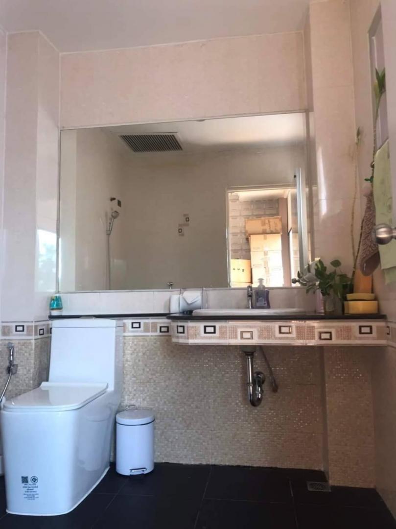 ให้เช่าโฮมออฟฟิศ 3 ชั้น เลียบทางด่วนรามอินทรา โครงการ มารีน่าโฮม คลองลำเจียก 29 มี3 ห้อง 2 ห้องน้ำ  พื้นที่ 160 ตรม. จอดรถได้ 2 คัน 