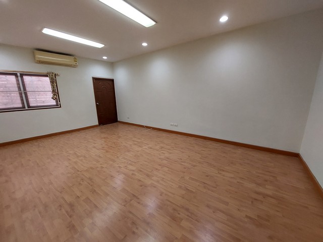 ให้เช่าโฮมออฟฟิศ2ชั้น 2หลังทะลุถึงกัน 54 ตรว. ซอยอินทามระ สุทธิสารทะลุออกวิภาวดีซอย10ได้