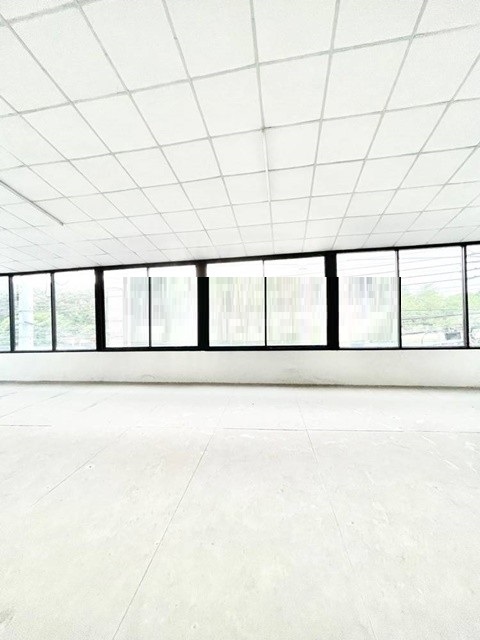 ถูกที่สุดใน3โลก รามอินทราต้นๆ ให้เช่า3ชั้น BTS วัดพระศรี อาคารพาณิชย์ 3คูหา  วิวดี ติดถนน 55ตรว. 420 ตรม. 3นอน 3น้ำ