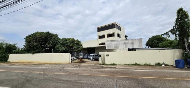 ให้เช่าโกดังพร้อมสำนักงาน 4 ชั้น ตัวโกดังพื้นที่ 640 ตารางเมตร มีห้องพักคนงาน 10ห้อง ถนนนครอินทร์ บางกรวย นนทบุรี