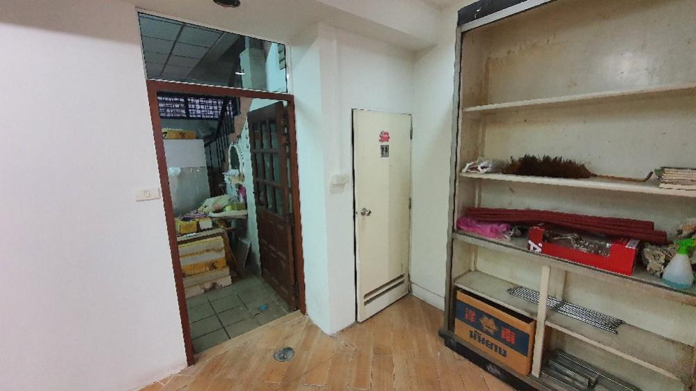 ให้เช่าพื้นที่ภายในอาคารชั้น 1 พื้นที่ใช้สอย 108 ตารางเมตร 2 ห้องน้ำ ถ. พหลโยธิน  ติดสถานีรถไฟฟ้าสะพานใหม่