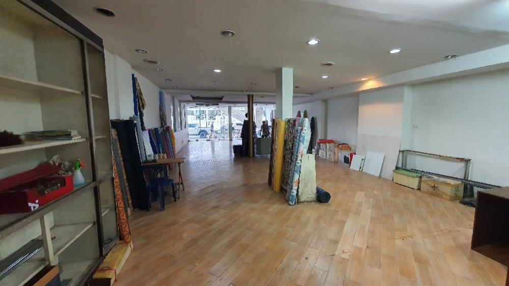 ให้เช่าพื้นที่ภายในอาคารชั้น 1 พื้นที่ใช้สอย 108 ตารางเมตร 2 ห้องน้ำ ถ. พหลโยธิน  ติดสถานีรถไฟฟ้าสะพานใหม่