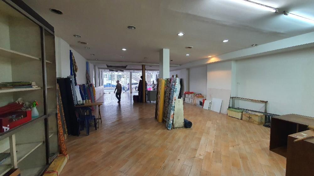 ให้เช่าพื้นที่ภายในอาคารชั้น 1 พื้นที่ใช้สอย 108 ตารางเมตร 2 ห้องน้ำ ถ. พหลโยธิน  ติดสถานีรถไฟฟ้าสะพานใหม่