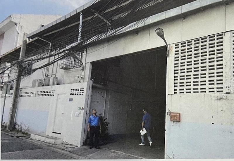 ให้เช่าโกดัง-ออฟฟิศ  ใกล้ mrtท่าพระ จรัญสนิทวงศ์ 2 ขนาด 1,349 ตรม.​ ประตูกว้าง 4 เมตร สูง 3.8 เมตร  