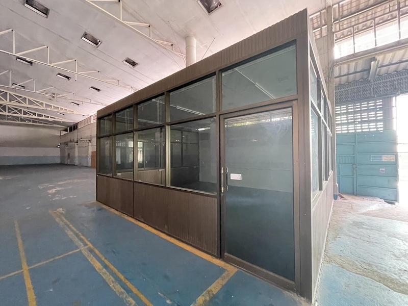 ให้เช่าโกดัง-ออฟฟิศ  ใกล้ mrtท่าพระ จรัญสนิทวงศ์ 2 ขนาด 1,349 ตรม.​ ประตูกว้าง 4 เมตร สูง 3.8 เมตร  