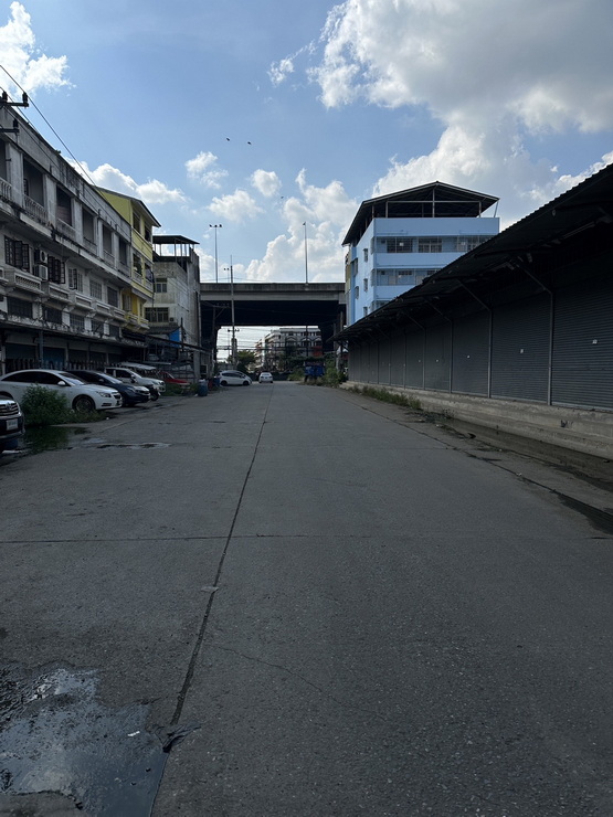 ขายตึกแถวขายอาคารพาณิชย์ 3.5 ชั้นสองคูหาทะลุกัน 40 ตรว .พหลโยธิน 78ห่างจากถนนวิภาวดี