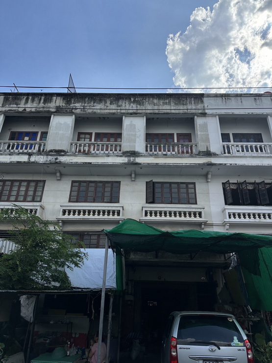 ขายตึกแถวขายอาคารพาณิชย์ 3.5 ชั้นสองคูหาทะลุกัน 40 ตรว .พหลโยธิน 78ห่างจากถนนวิภาวดี