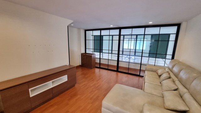 ให้เช่า ทาวน์โอม4ชั้น ริมถนน บ้านกล้วย-ไทรน้อย  บางบัวทอง ทำเลดี ทำโฮมออฟฟิตได้   23,000บาท