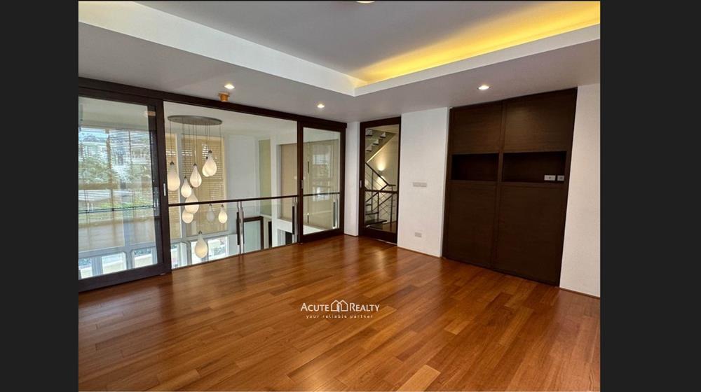 ขายทาวน์โฮม โครงการ The Loft Sathorn อยู่ซอยสาทร ซอย 1 