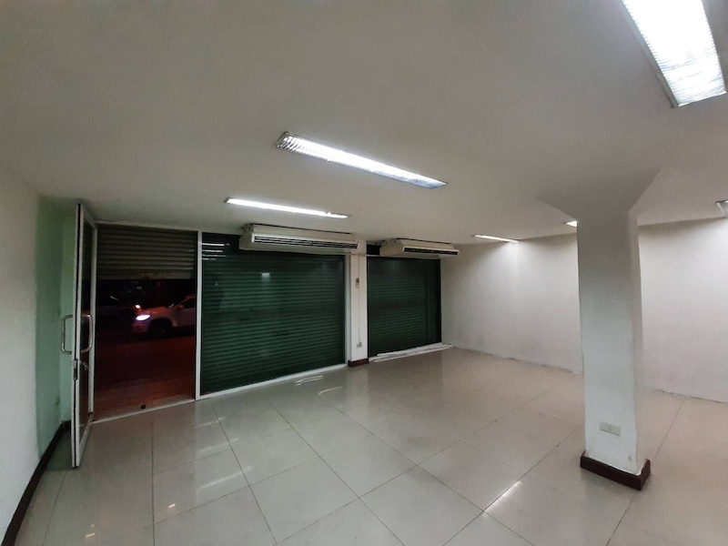 BH2567 ให้เช่าเฉพาะชั้นล่าง 98ตารางเมตร และขายทั้งตึกด้วย 2คูหา วงศ์สว่าง ตรงข้าม ซอย กรุงเทพ-นนทบุรี 54 กระจกหน้า 2บาน เปิดโชว์รูมได้เลย