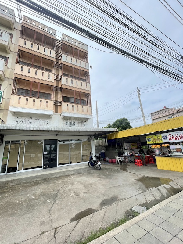 BH2560 ให้เช่า-ขายอาคารพาณิชย์ 2คูหาติดกัน 4ชั้น ริมถนนนครอินทร์(ถ.พระราม5) เป็นแหล่งชุมชน ใกล้ตลาดพระราม5. เหมาะทำร้านค้าคลีนิค เก็บของ