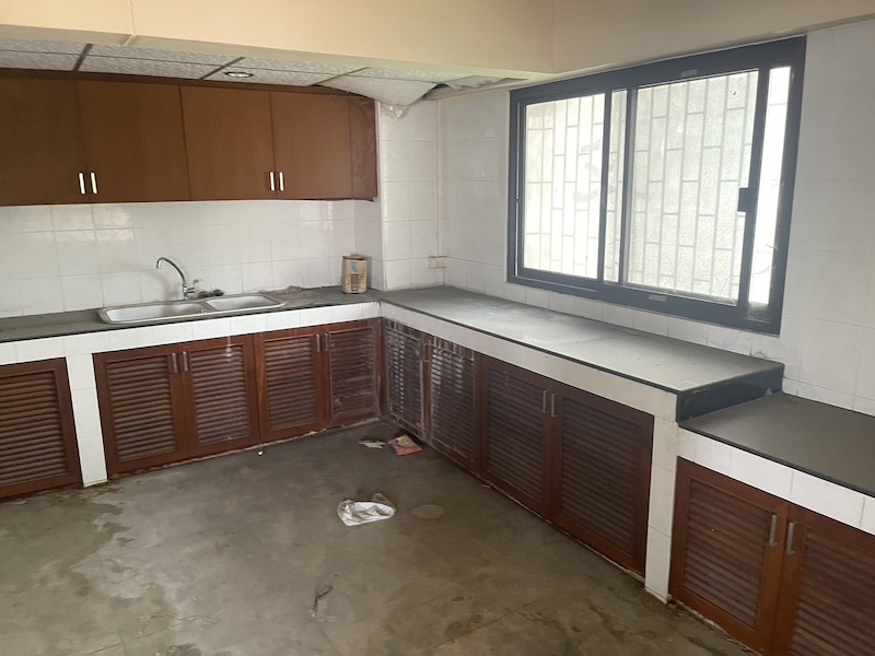 BH2560 ให้เช่า-ขายอาคารพาณิชย์ 2คูหาติดกัน 4ชั้น ริมถนนนครอินทร์(ถ.พระราม5) เป็นแหล่งชุมชน ใกล้ตลาดพระราม5. เหมาะทำร้านค้าคลีนิค เก็บของ