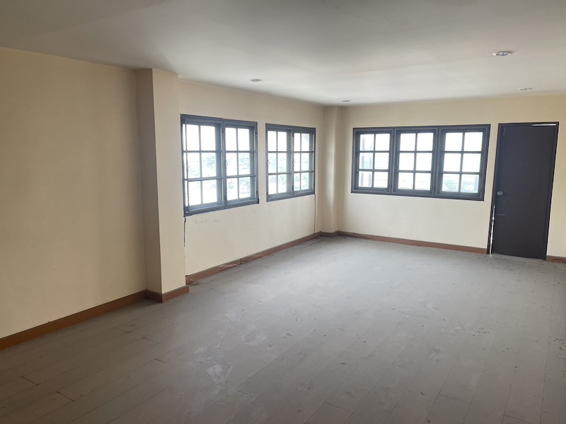 BH2560 ให้เช่า-ขายอาคารพาณิชย์ 2คูหาติดกัน 4ชั้น ริมถนนนครอินทร์(ถ.พระราม5) เป็นแหล่งชุมชน ใกล้ตลาดพระราม5. เหมาะทำร้านค้าคลีนิค เก็บของ